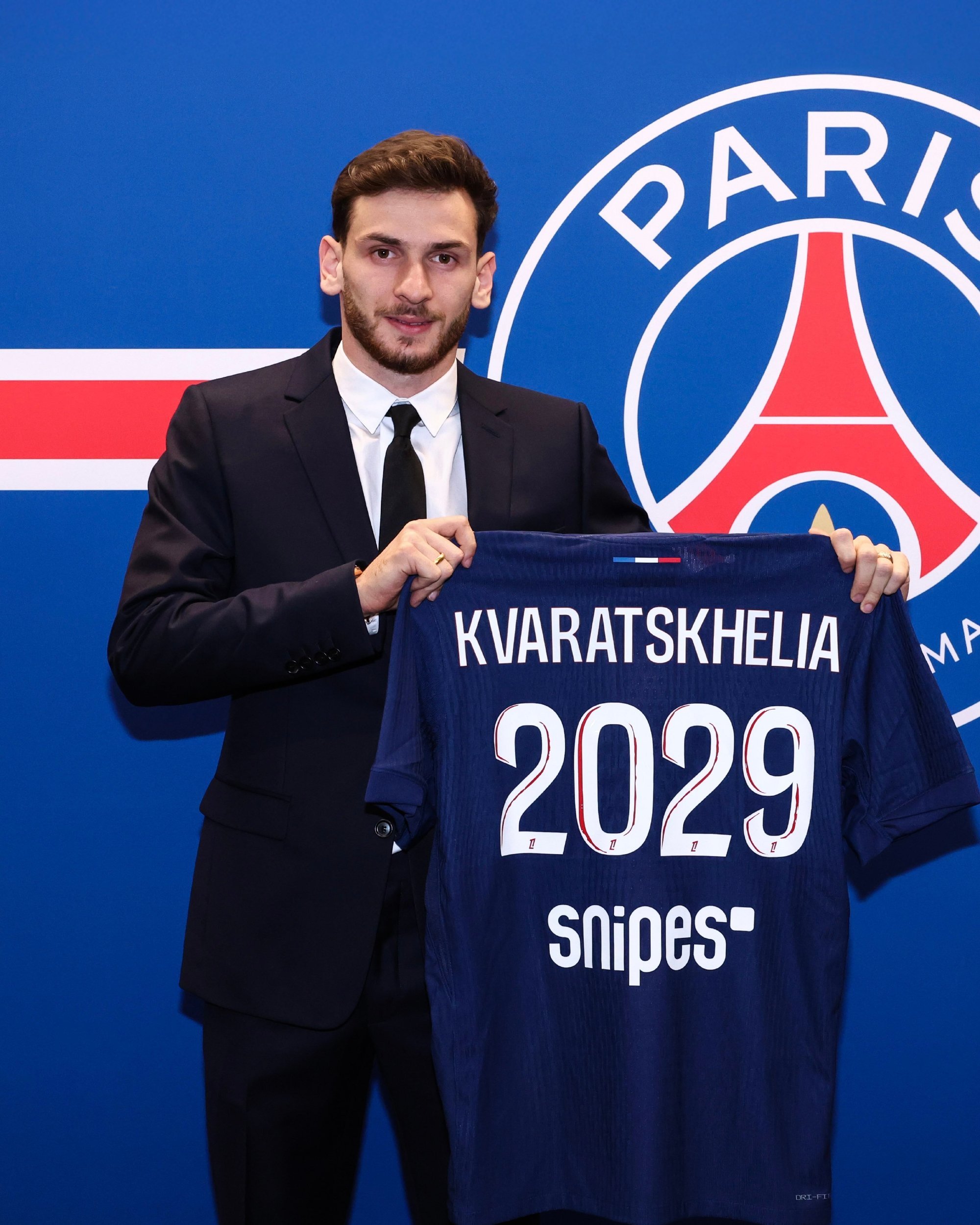  今夜曼城调整名单以备意甲；篮板制胜环节打磨；气氛紧张；更衣室氛围转暖