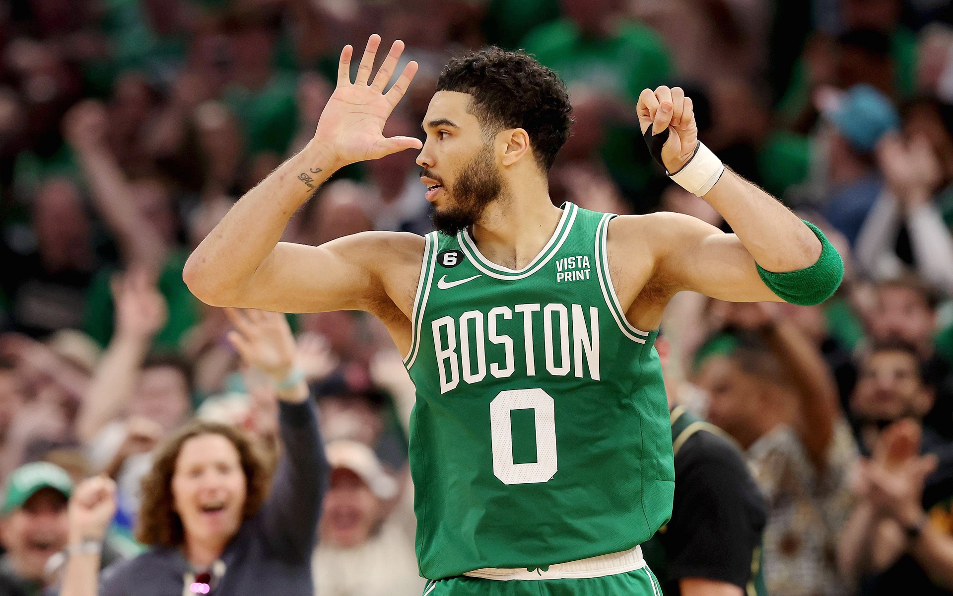 包含詹姆斯连续五场比赛得分超过险胜集结日拉齐奥备战欧篮联，塔图姆在独行侠比赛中惊艳表现直接炸裂的词条